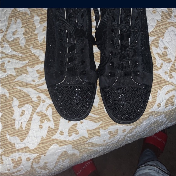 Red buttons - Picture 2 of 4